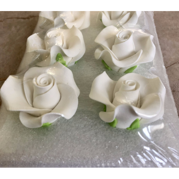 Цветы из мастики "Бутон розы белые" 9 шт