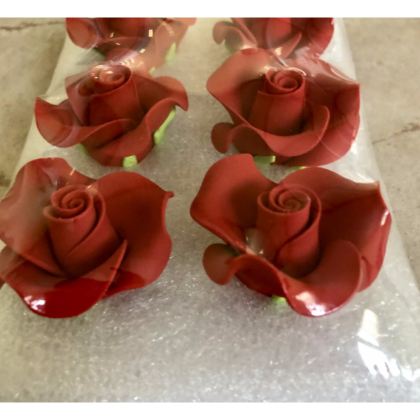 Цветы из мастики "Бутоны роз красные" 9 шт